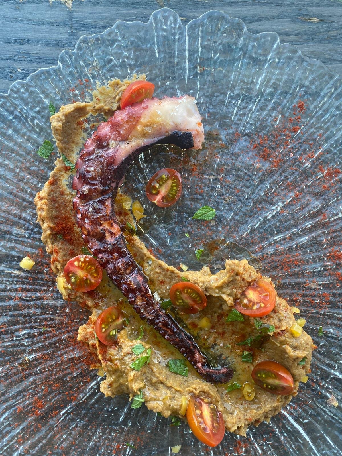 Plato de pulpo con berenjena